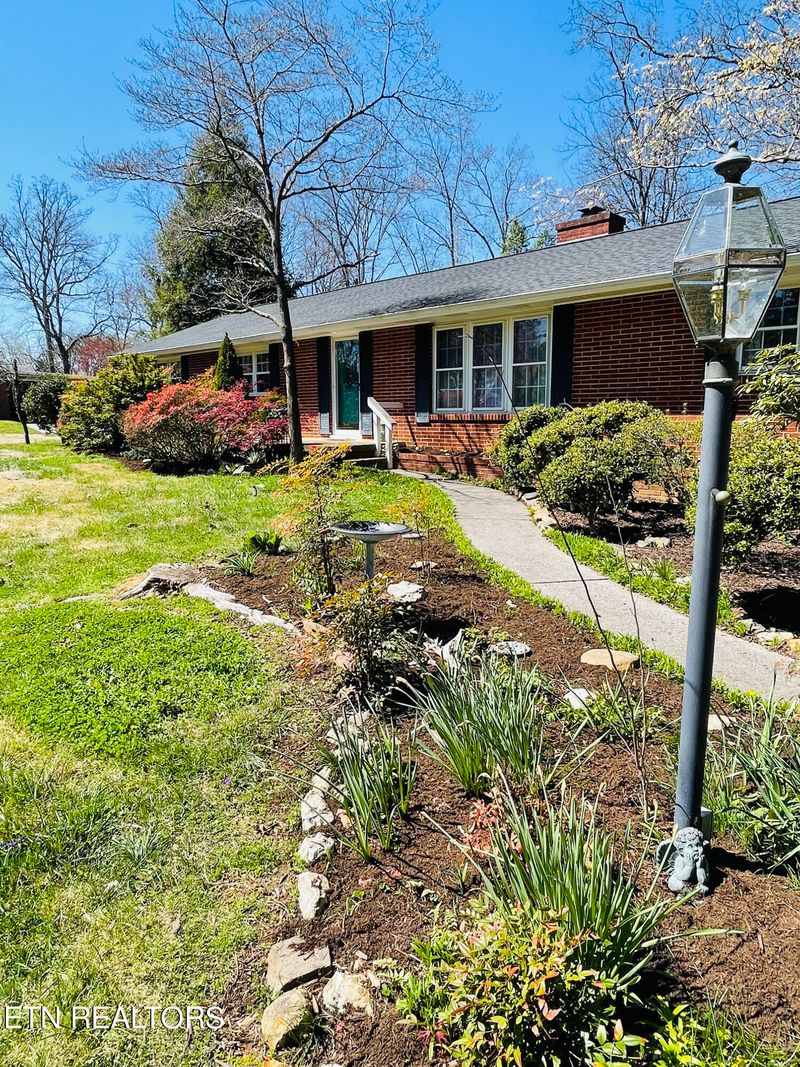 768 W Hunt Rd, Alcoa, TN 37701