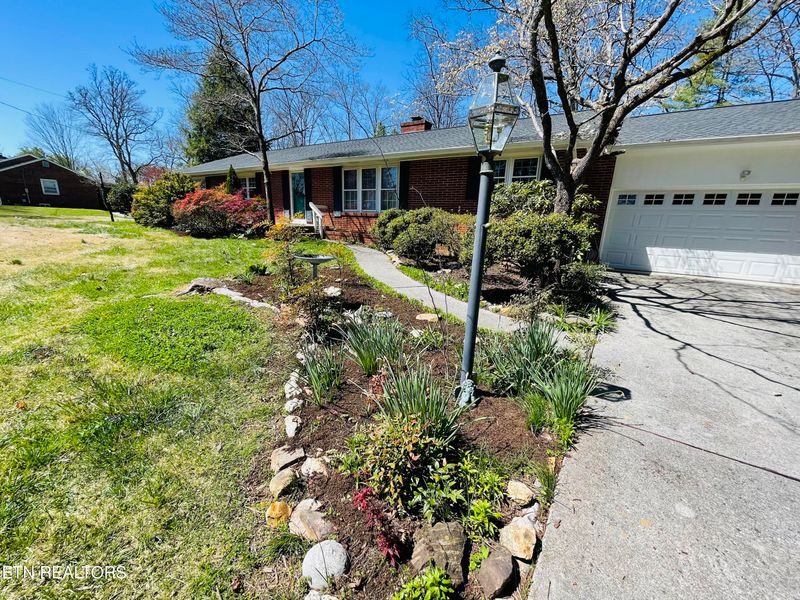 768 W Hunt Rd, Alcoa, TN 37701
