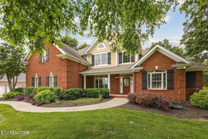 769 Oak Chase Blvd, Lenoir City, TN 37772