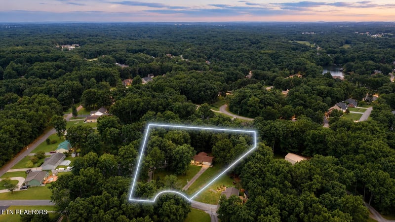 77 Mulberry Cir, Crossville, TN 38555