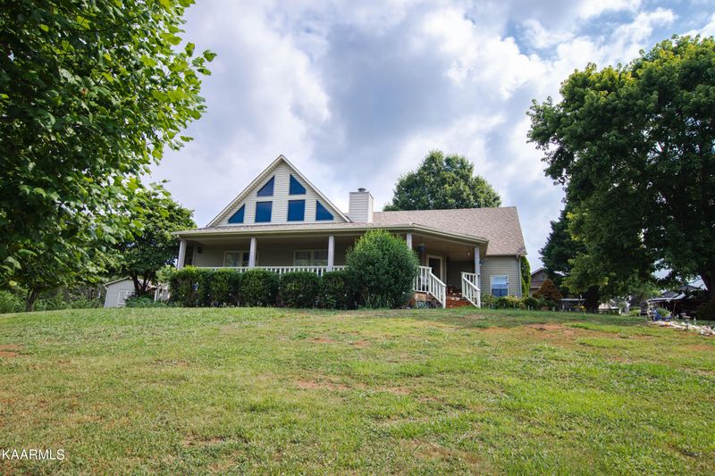 770 Gates Ln, Kodak, TN 37764