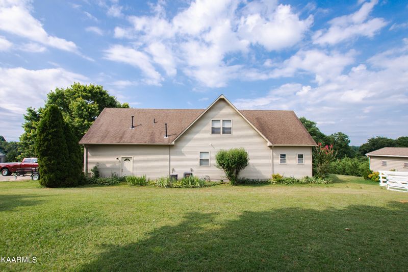 770 Gates Ln, Kodak, TN 37764
