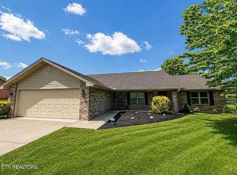 770 Southview Cir, Kodak, TN 37764