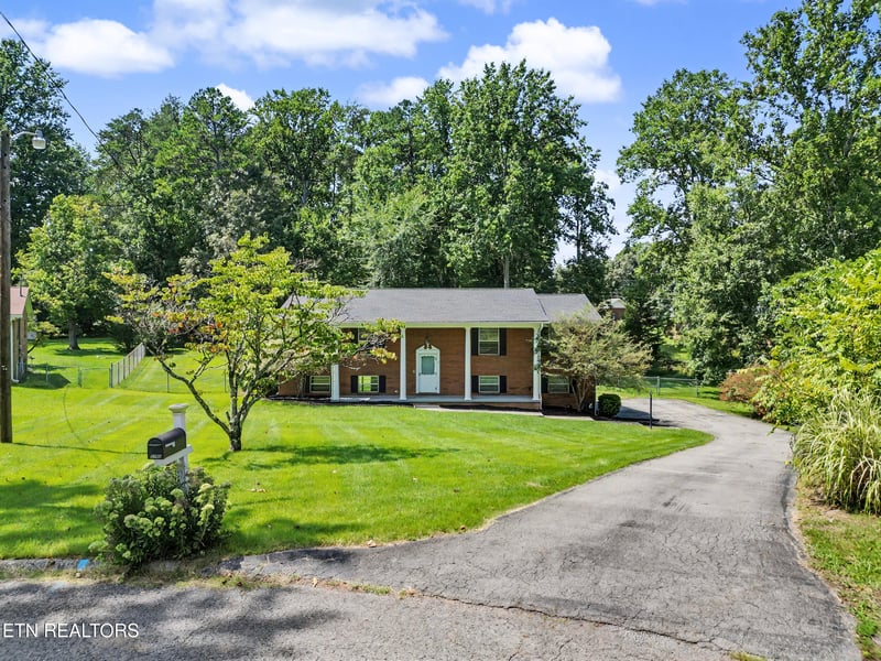 7700 Bridgette Cir, Knoxville, TN 37920