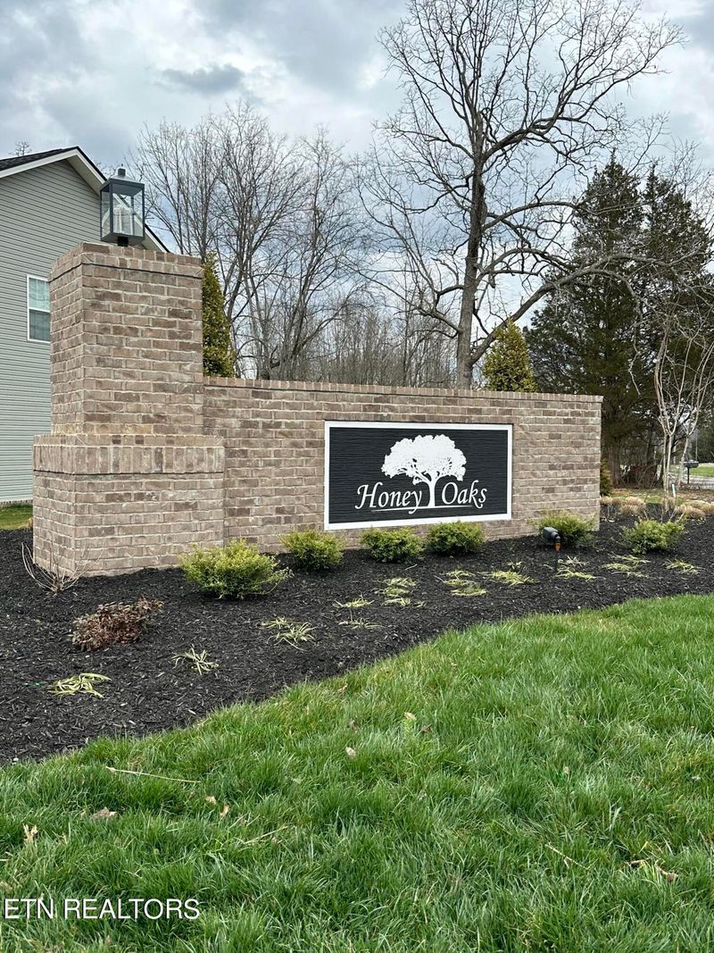 7703 Honey Oaks Rd, Corryton, TN 37721