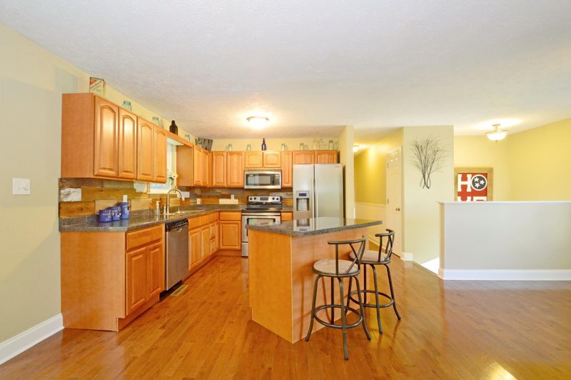 7704 Tinamarie Dr, Corryton, TN 37721