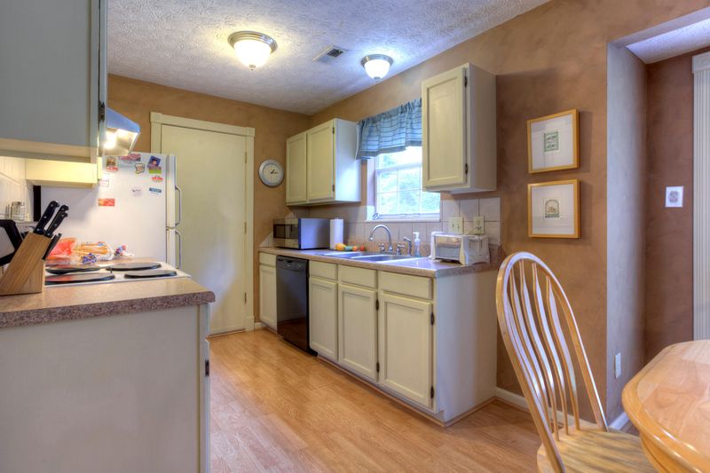 7705 Drawbridge Ct, Powell, TN 37849