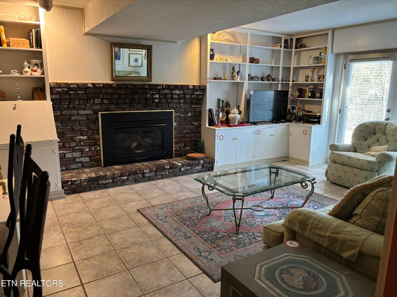 7708 Crestmore Cir, Knoxville, TN 37919