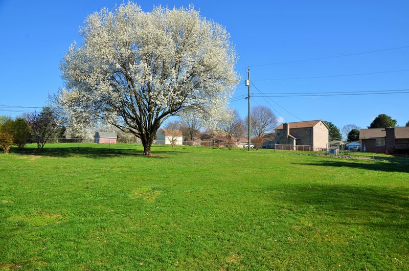 7708 Norwich Rd, Powell, TN 37849