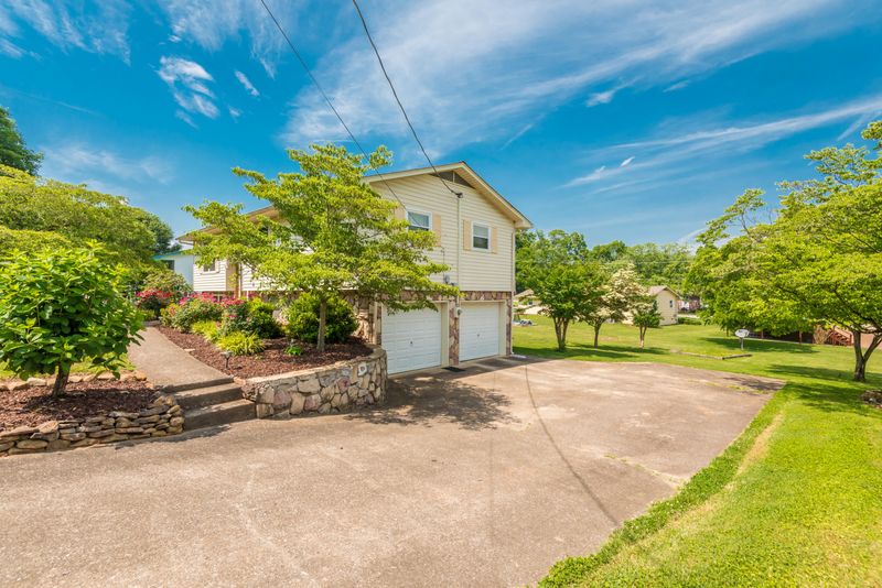 7708 Windsong Rd, Powell, TN 37849
