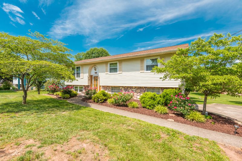 7708 Windsong Rd, Powell, TN 37849