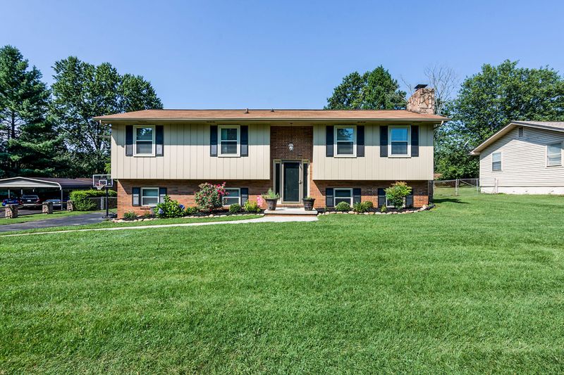 7709 Widdecomb Rd, Powell, TN 37849