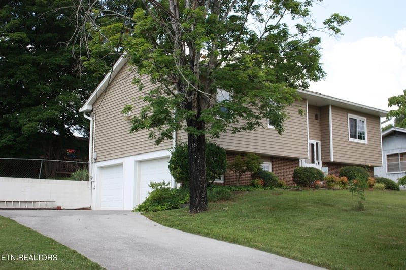 7709 Windsong Rd, Powell, TN 37849