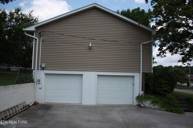 7709 Windsong Rd, Powell, TN 37849