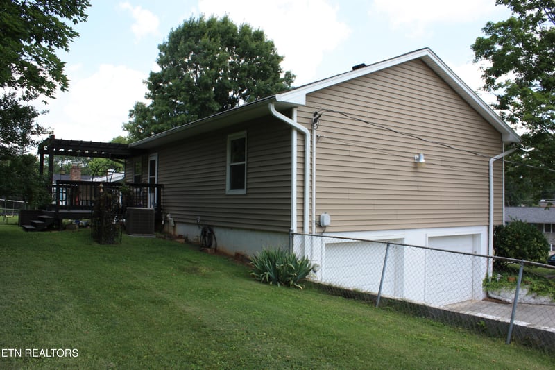 7709 Windsong Rd, Powell, TN 37849