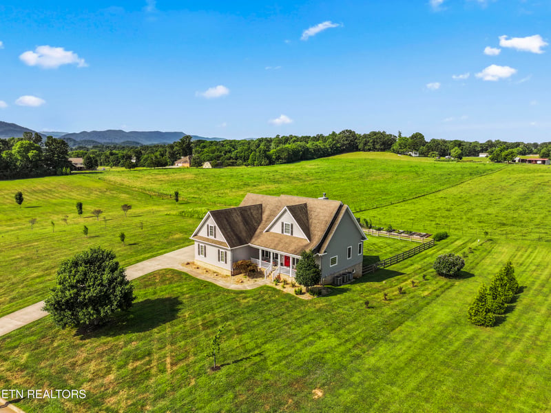 771 Majestic Mountains Blvd, Walland, TN 37886