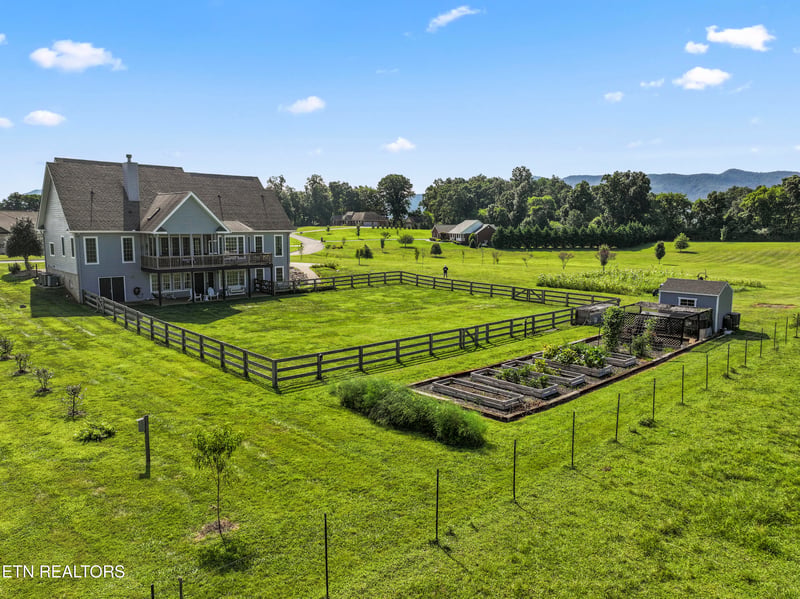 771 Majestic Mountains Blvd, Walland, TN 37886