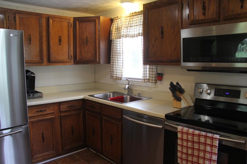 7711 Nicholas Dr, Corryton, TN 37721