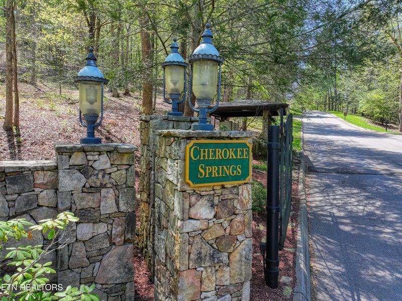 7712 Cherokee Springs Way, Knoxville, TN 37919