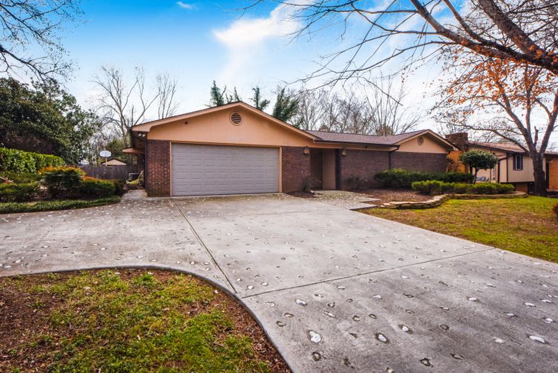 7712 Devonshire Dr, Knoxville, TN 37919