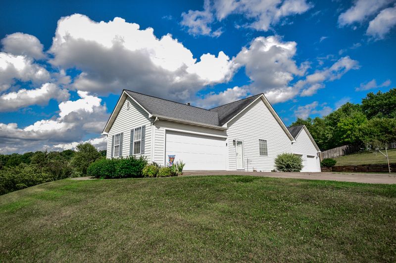 7714 Chapel Bend Dr, Corryton, TN 37721