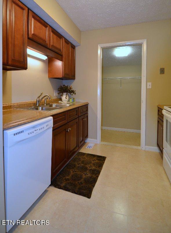 7715 Pinner Dr #1 & 2, Knoxville, TN 37919