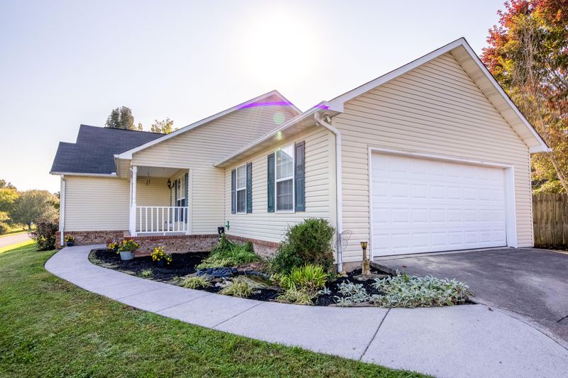 7718 Chapel Bend Rd, Corryton, TN 37721
