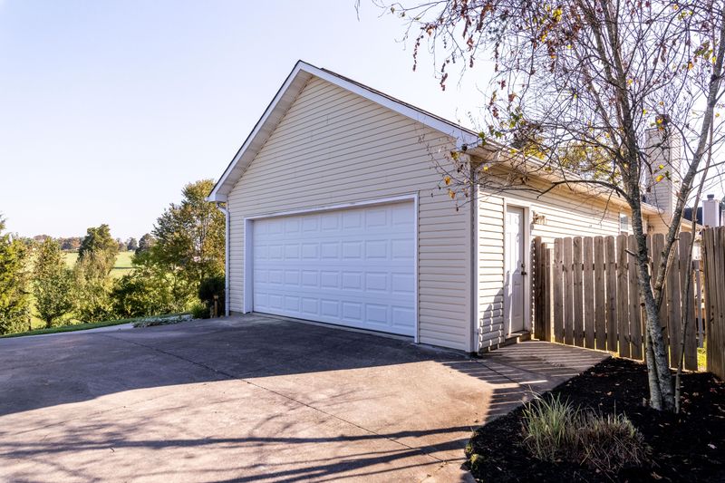 7718 Chapel Bend Rd, Corryton, TN 37721