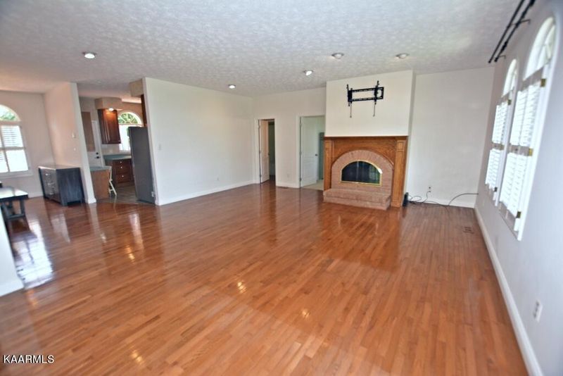 7719 Blueberry Rd, Powell, TN 37849