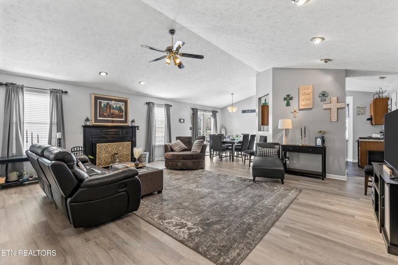 7720 Tillett Ln, Corryton, TN 37721