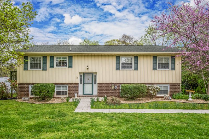 7720 Widdecomb Rd, Powell, TN 37849