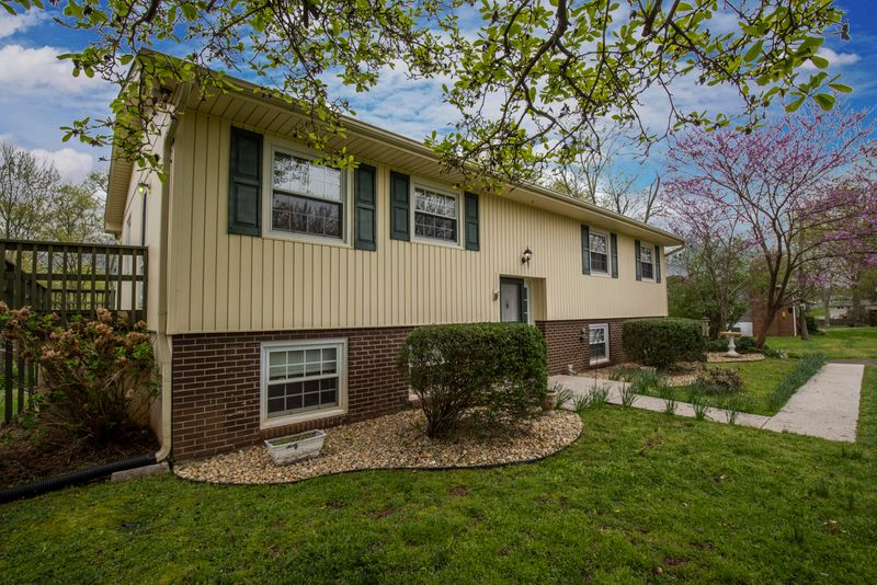 7720 Widdecomb Rd, Powell, TN 37849