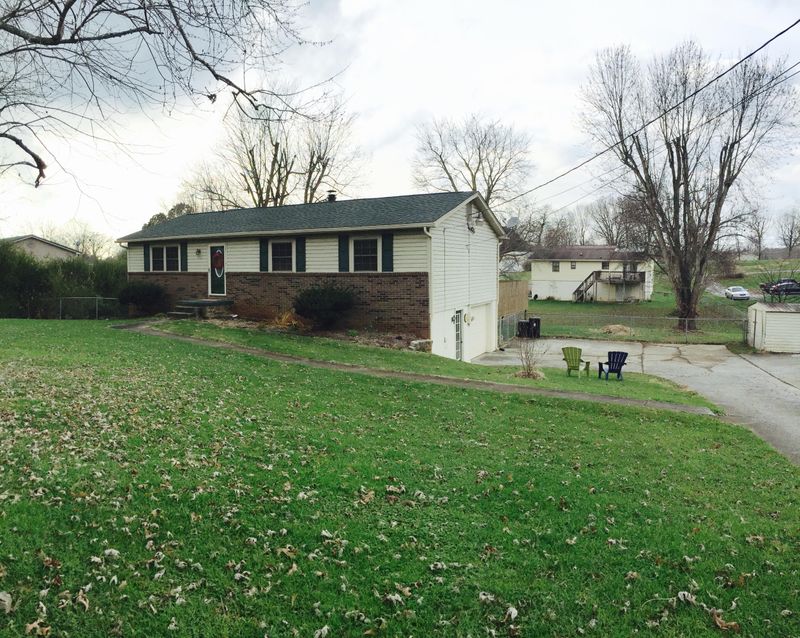 7721 E Emory Rd, Corryton, TN 37721