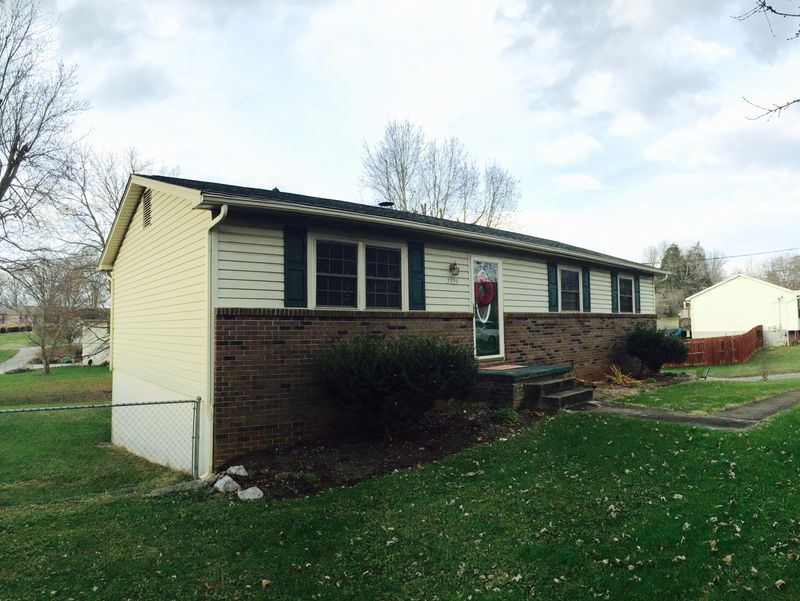 7721 E Emory Rd, Corryton, TN 37721