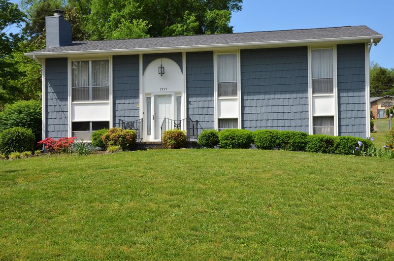 7723 Windsong Rd, Powell, TN 37849