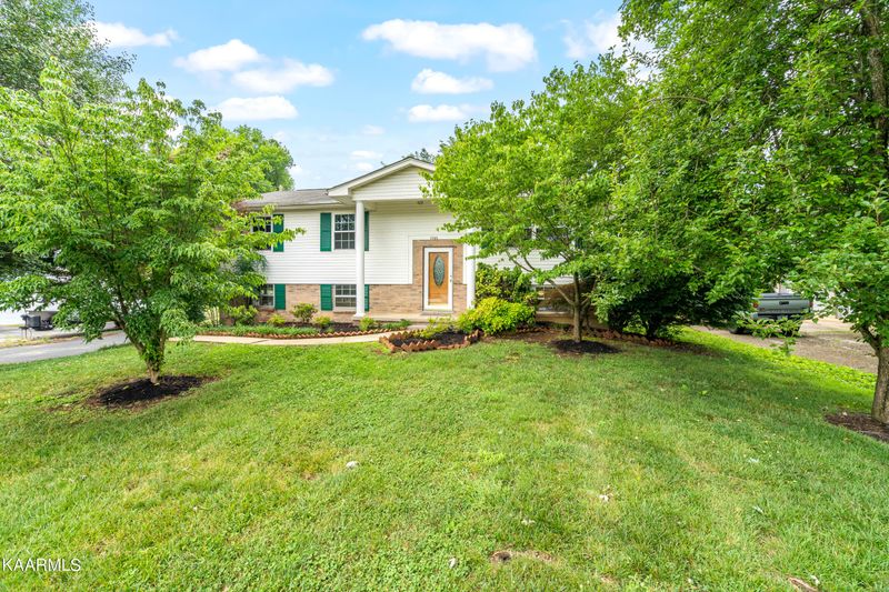 7725 Windsong Rd, Powell, TN 37849
