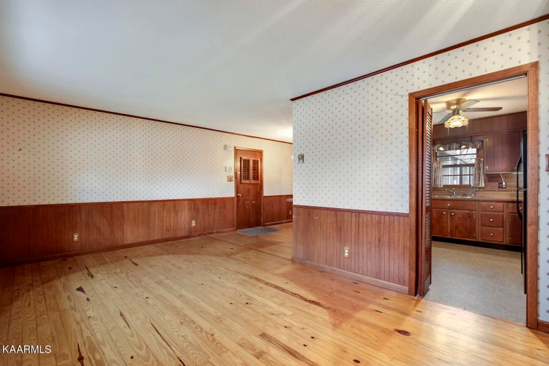 7729 Widdecomb Rd, Powell, TN 37849