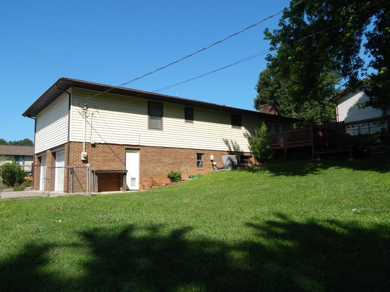 7736 Camberley Dr, Powell, TN 37849
