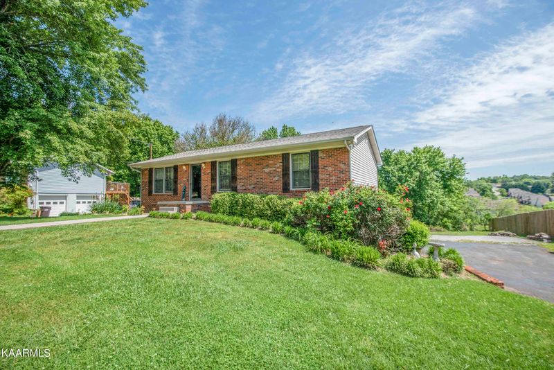 7736 Cranley Rd, Powell, TN 37849