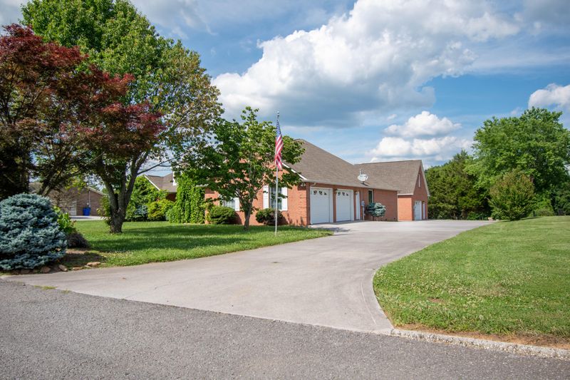 7736 Dan Ln, Knoxville, TN 37938