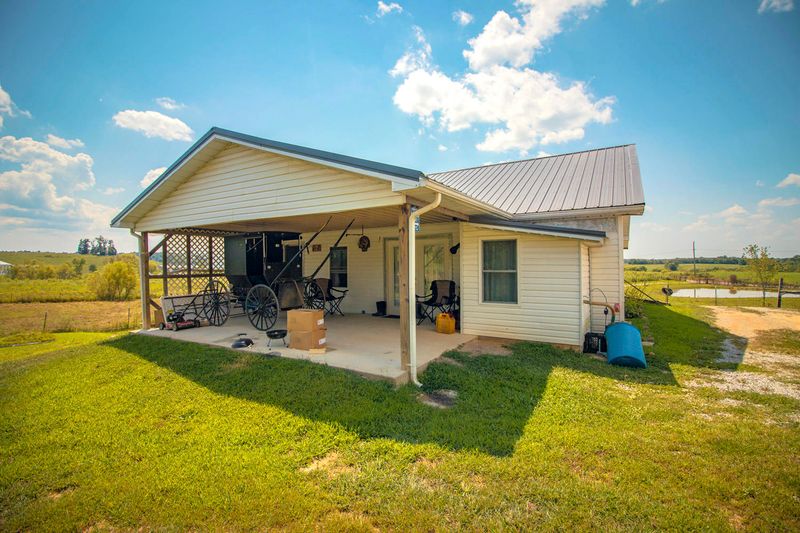 774 Glades Rd, Sunbright, TN 37872