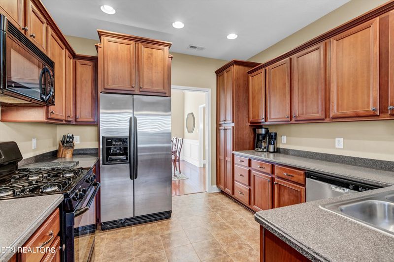 774 Silver Leaf Dr, Lenoir City, TN 37772