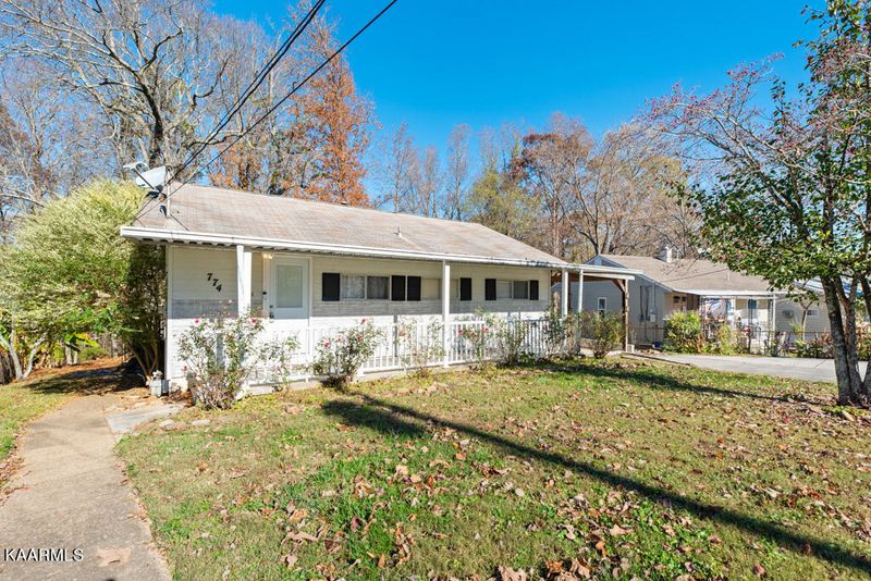 774 W Outer Dr, Oak Ridge, TN 37830