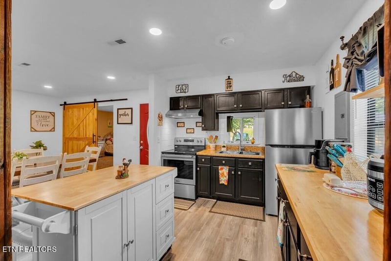 7742 Glade Creek Rd, Sparta, TN 38583