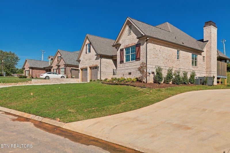 7745 Madgewood Ln, Knoxville, TN 37909
