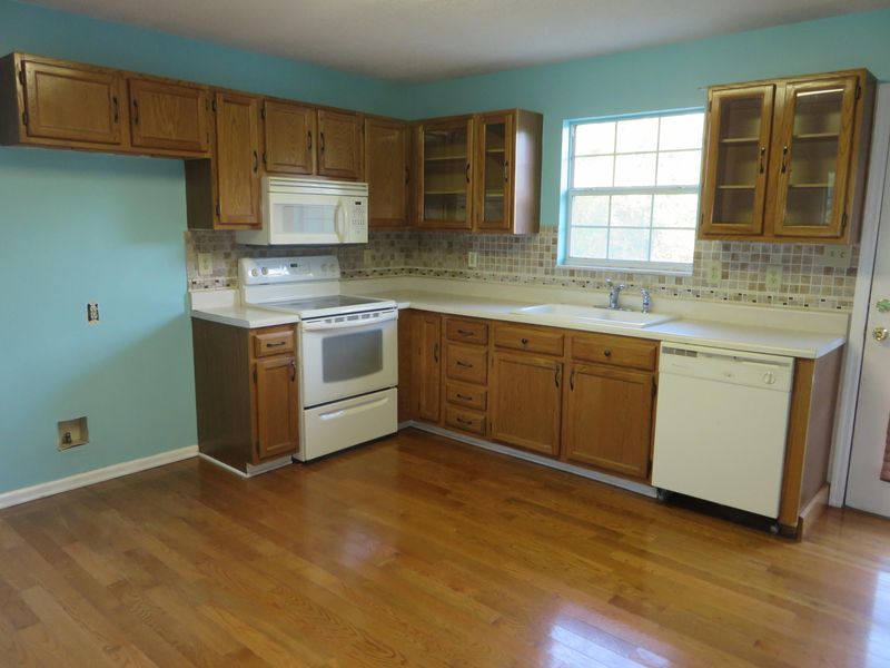 775 Anchor Dr, Lenoir City, TN 37771