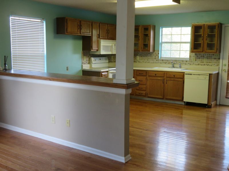 775 Anchor Dr, Lenoir City, TN 37771