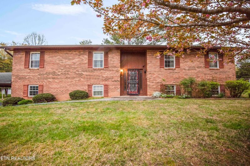 776 Blockhouse Valley Rd, Clinton, TN 37716