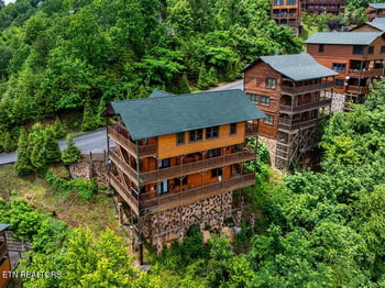 776 Mountain Stream Way, Gatlinburg, TN 37738