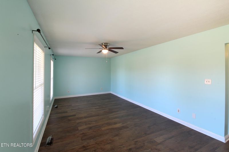 7764 Old Midway Rd, Lenoir City, TN 37772
